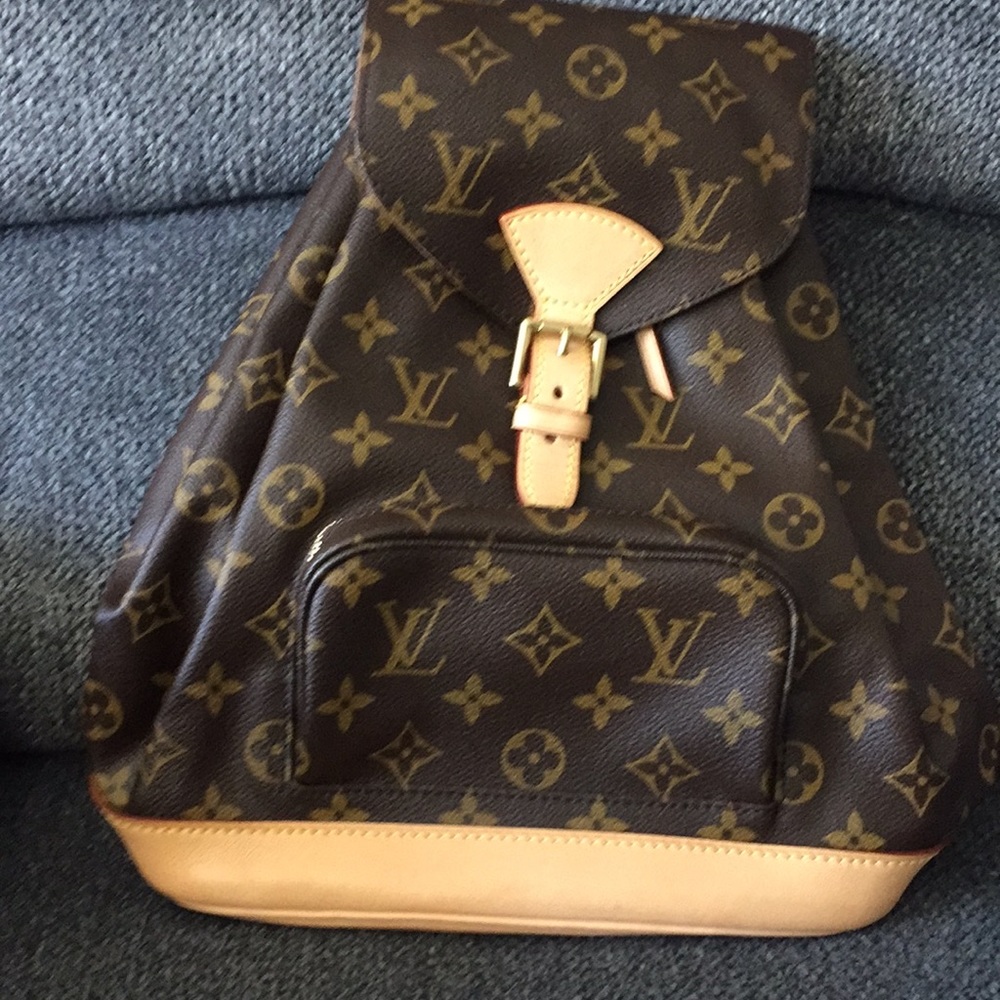 Almost new Louis Vuitton Montsouris bag 975.00